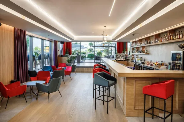 Hotel Qosmo